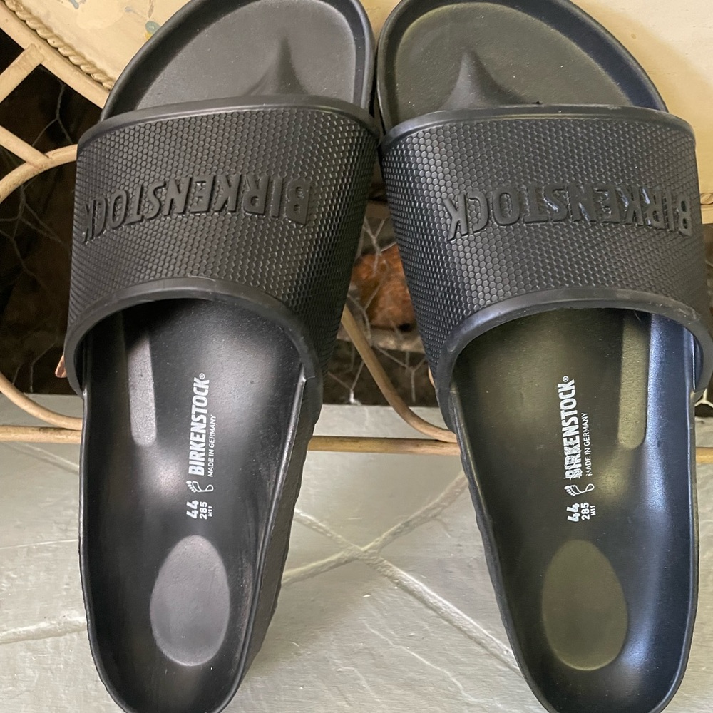 Birkinstocks black 44’s